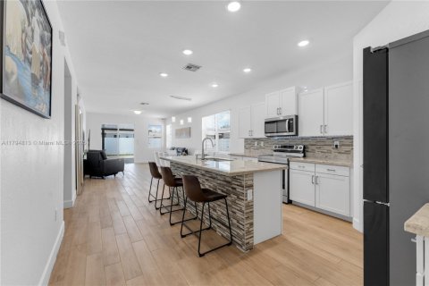 House in Homestead, Florida 4 bedrooms, 273.5 sq.m. № 1937162 - photo 6