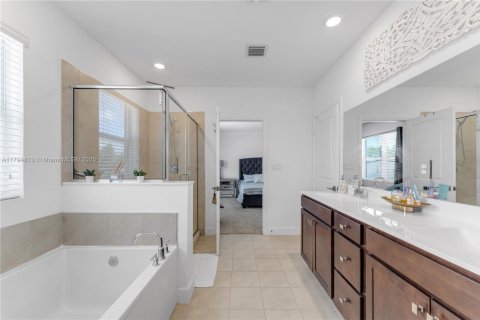 House in Homestead, Florida 4 bedrooms, 273.5 sq.m. № 1937162 - photo 16