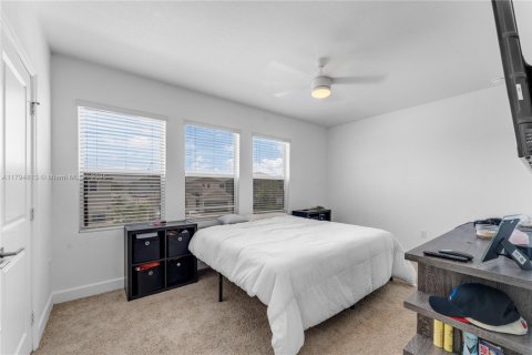 House in Homestead, Florida 4 bedrooms, 273.5 sq.m. № 1937162 - photo 18