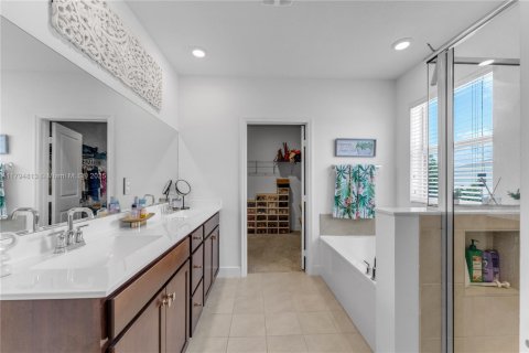 House in Homestead, Florida 4 bedrooms, 273.5 sq.m. № 1937162 - photo 15