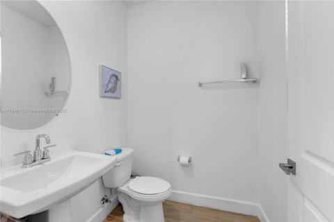 House in Homestead, Florida 4 bedrooms, 273.5 sq.m. № 1937162 - photo 10