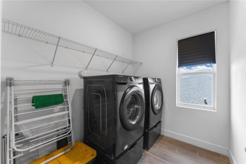 House in Homestead, Florida 4 bedrooms, 273.5 sq.m. № 1937162 - photo 24