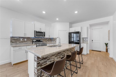 House in Homestead, Florida 4 bedrooms, 273.5 sq.m. № 1937162 - photo 7