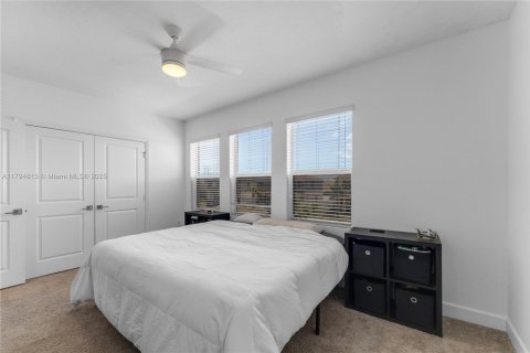 House in Homestead, Florida 4 bedrooms, 273.5 sq.m. № 1937162 - photo 19