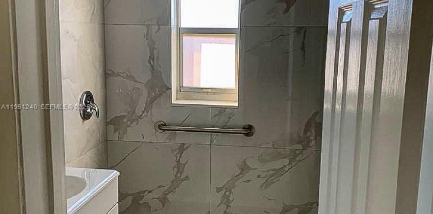 Кондоминиум с 2 спальнями в Хайалиа, Флорида № 2022135