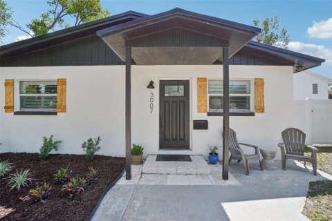 House in Tampa, Florida 5 bedrooms, 181.16 sq.m. № 2113050