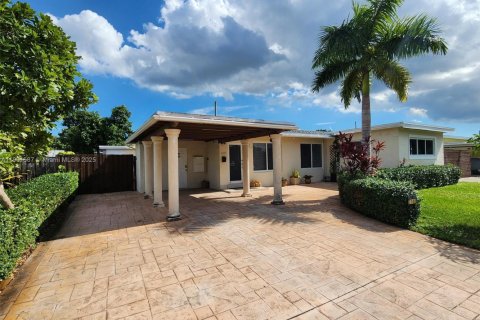 Casa en venta en Fort Lauderdale, Florida, 3 dormitorios, 129.23 m2 № 1966067 - foto 4