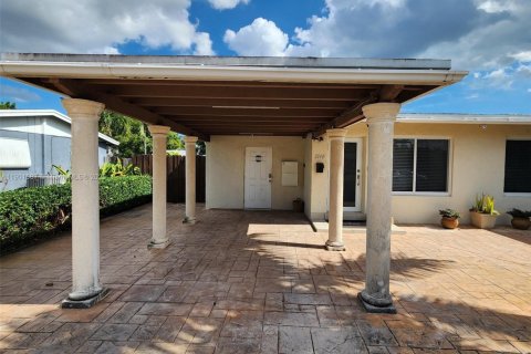 Casa en venta en Fort Lauderdale, Florida, 3 dormitorios, 129.23 m2 № 1966067 - foto 5