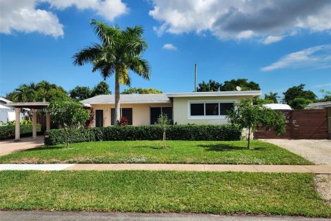 Casa en venta en Fort Lauderdale, Florida, 3 dormitorios, 129.23 m2 № 1966067 - foto 1
