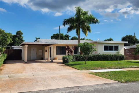 Casa en venta en Fort Lauderdale, Florida, 3 dormitorios, 129.23 m2 № 1966067 - foto 2