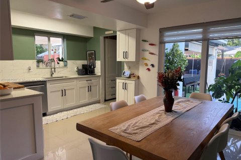 Casa en venta en Fort Lauderdale, Florida, 3 dormitorios, 129.23 m2 № 1966067 - foto 12