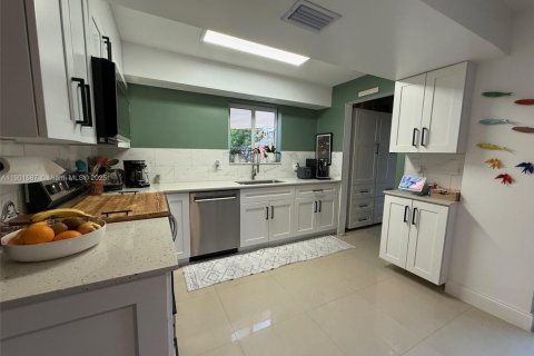 Casa en venta en Fort Lauderdale, Florida, 3 dormitorios, 129.23 m2 № 1966067 - foto 14