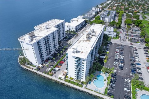 Copropriété à vendre à North Bay Village, Floride: 2 chambres, 102.19 m2 № 2153758 - photo 2