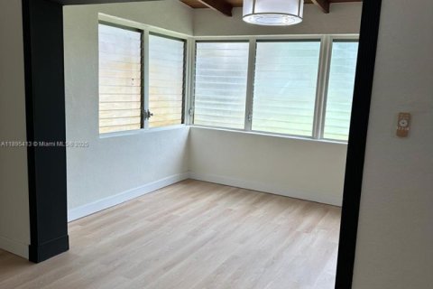 Casa en alquiler en North Miami, Florida, 2 dormitorios, 99.87 m2 № 1947641 - foto 2