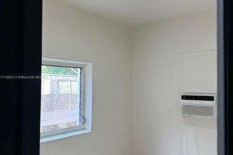 Casa en alquiler en North Miami, Florida, 2 dormitorios, 99.87 m2 № 1947641 - foto 10