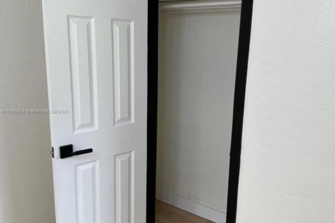 Casa en alquiler en North Miami, Florida, 2 dormitorios, 99.87 m2 № 1947641 - foto 15
