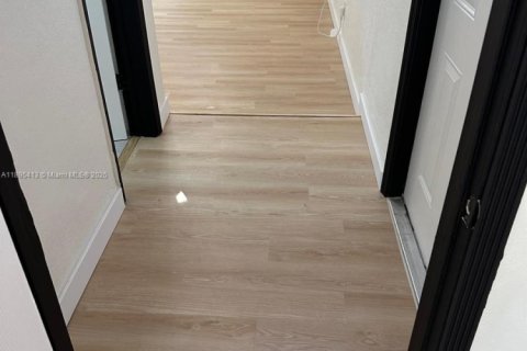 Casa en alquiler en North Miami, Florida, 2 dormitorios, 99.87 m2 № 1947641 - foto 14