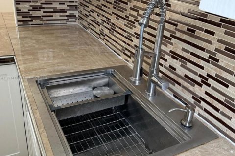 Casa en alquiler en North Miami, Florida, 2 dormitorios, 99.87 m2 № 1947641 - foto 7