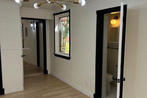 Casa en alquiler en North Miami, Florida, 2 dormitorios, 99.87 m2 № 1947641 - foto 9