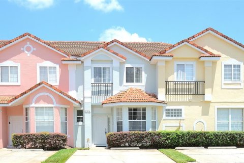 Townhouse in Kissimmee, Florida 3 bedrooms, 136.38 sq.m. № 1561536 - photo 1