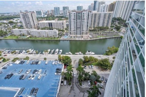 Снять в аренду кондоминиум в Санни-Айлс-Бич, Флорида 2 спальни, 141.3м2, № 1958784 - фото 3