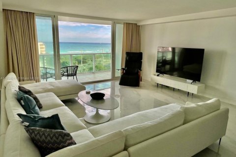 Снять в аренду кондоминиум в Санни-Айлс-Бич, Флорида 2 спальни, 141.3м2, № 1958784 - фото 2