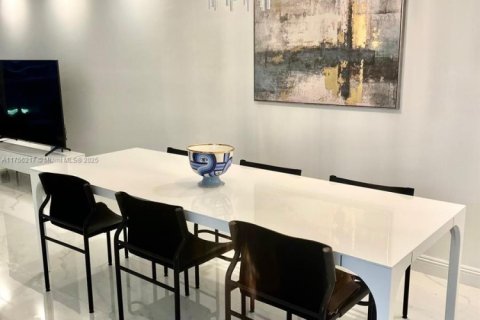 Снять в аренду кондоминиум в Санни-Айлс-Бич, Флорида 2 спальни, 141.3м2, № 1958784 - фото 11