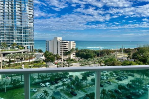Снять в аренду кондоминиум в Санни-Айлс-Бич, Флорида 2 спальни, 141.3м2, № 1958784 - фото 1