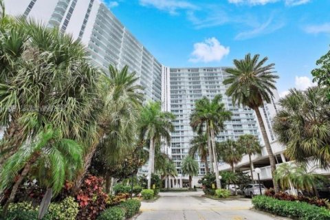 Снять в аренду кондоминиум в Санни-Айлс-Бич, Флорида 2 спальни, 141.3м2, № 1958784 - фото 5