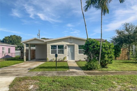 House in Opa-locka, Florida 2 bedrooms, 78.04 sq.m. № 1943815 - photo 21