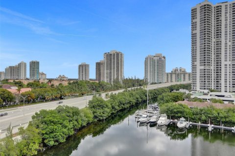Condo à Aventura, Floride, 2 chambres  № 2153022