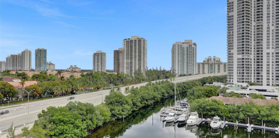 Condominio en Aventura, Florida, 2 dormitorios  № 2153022