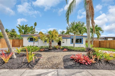 Villa ou maison à vendre à Fort Lauderdale, Floride: 3 chambres, 136.85 m2 № 1973732 - photo 2
