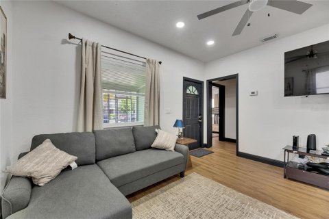 House in Tampa, Florida 3 bedrooms, 101.91 sq.m. № 2151281 - photo 4