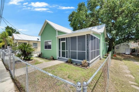 House in Tampa, Florida 3 bedrooms, 101.91 sq.m. № 2151281