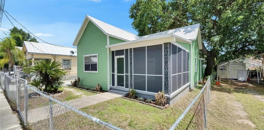 House in Tampa, Florida 3 bedrooms, 101.91 sq.m. № 2151281