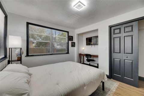 House in Tampa, Florida 3 bedrooms, 101.91 sq.m. № 2151281 - photo 19