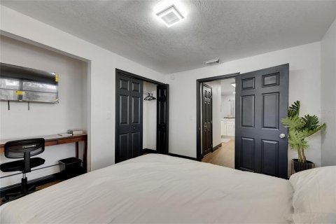 House in Tampa, Florida 3 bedrooms, 101.91 sq.m. № 2151281 - photo 20
