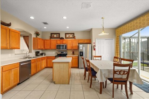 House in Kissimmee, Florida 7 bedrooms, 263.29 sq.m. № 2211774 - photo 14