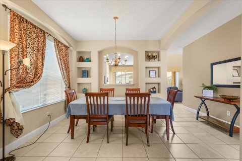 House in Kissimmee, Florida 7 bedrooms, 263.29 sq.m. № 2211774 - photo 13
