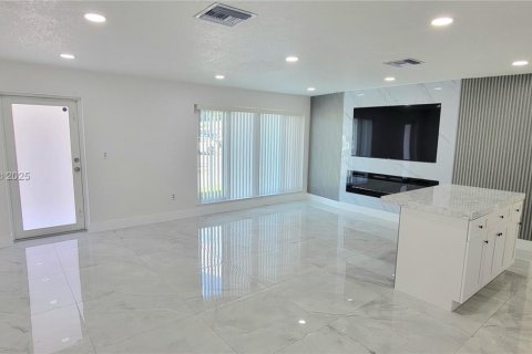 Villa ou maison à vendre à Miami Gardens, Floride: 3 chambres, 127.09 m2 № 1951218 - photo 13
