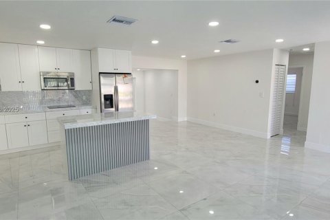 Villa ou maison à vendre à Miami Gardens, Floride: 3 chambres, 127.09 m2 № 1951218 - photo 5