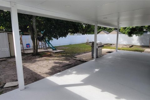Villa ou maison à vendre à Miami Gardens, Floride: 3 chambres, 127.09 m2 № 1951218 - photo 29