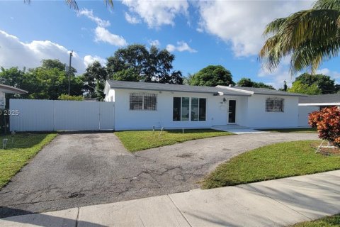 Villa ou maison à vendre à Miami Gardens, Floride: 3 chambres, 127.09 m2 № 1951218 - photo 1