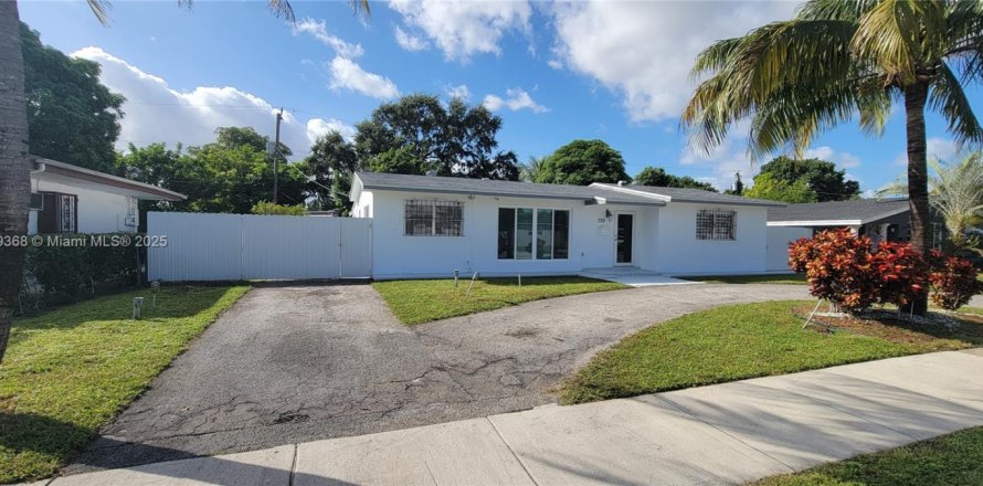 Villa ou maison à Miami Gardens, Floride 3 chambres, 127.09 m2 № 1951218