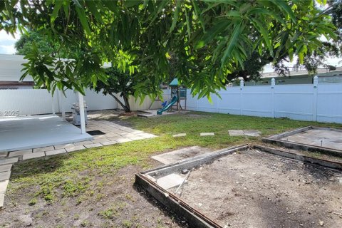 Villa ou maison à vendre à Miami Gardens, Floride: 3 chambres, 127.09 m2 № 1951218 - photo 30