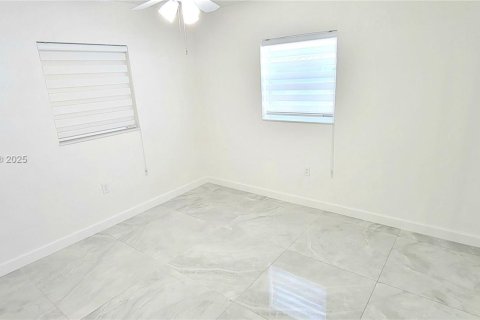 Villa ou maison à vendre à Miami Gardens, Floride: 3 chambres, 127.09 m2 № 1951218 - photo 18