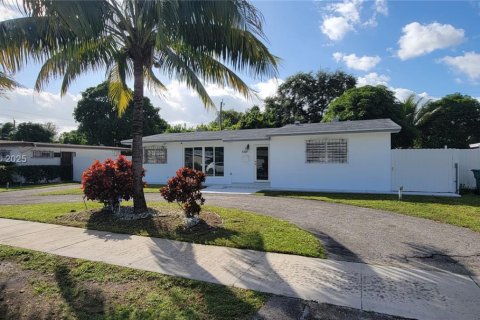 Villa ou maison à vendre à Miami Gardens, Floride: 3 chambres, 127.09 m2 № 1951218 - photo 3