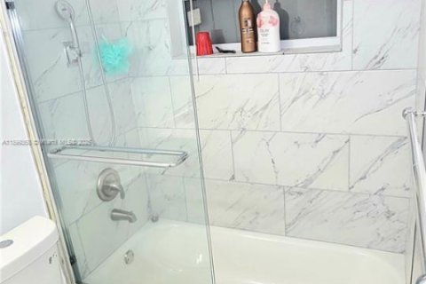 Villa ou maison à vendre à Miami Gardens, Floride: 3 chambres, 127.09 m2 № 1951218 - photo 17