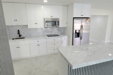 Villa ou maison à vendre à Miami Gardens, Floride: 3 chambres, 127.09 m2 № 1951218 - photo 9